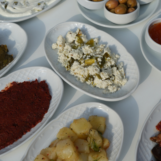 Bozcaada’nın En Lezzetli Sabahı: Bir Kahvaltı Ritüeli